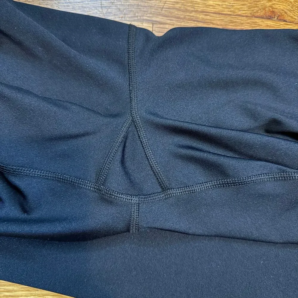 Under Armour Women’s Medium Black Compression Heatgear Crop Cropped Legging